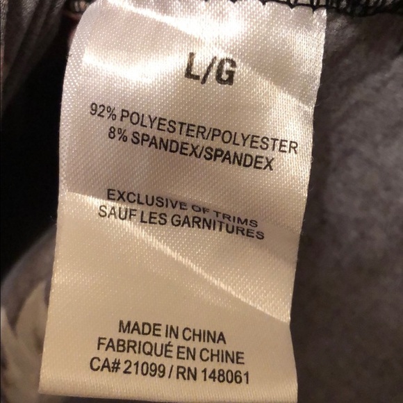 5/$25🖤 Floral shirt - Picture 4 of 4